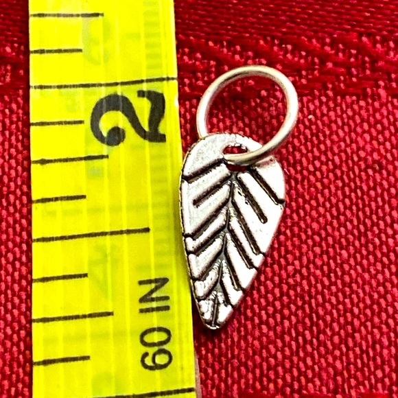 5/$10❤️❤️❤️NEW TIBETAN SILVER LEAF CHARM PENDANT - Picture 2 of 2